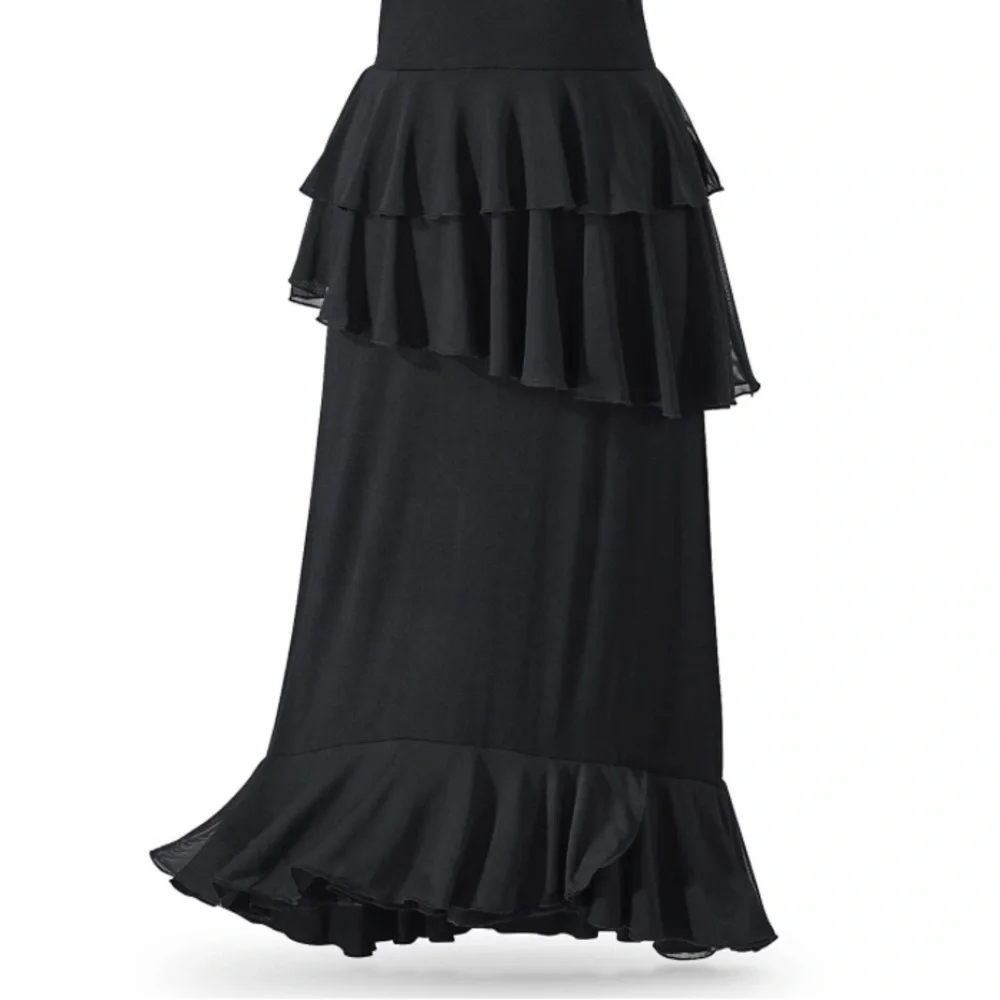 NWOT the pyramid collection Mesh Ruffle Knit Skirt
